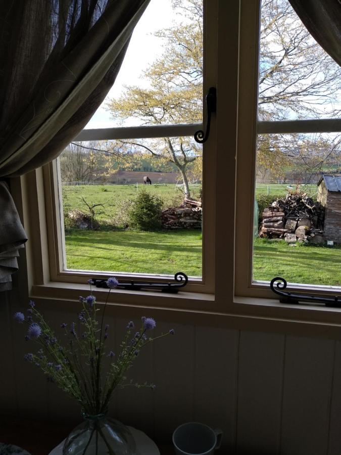 The English shepherds hut @ Les Aulnaies Echauffour Extérieur photo